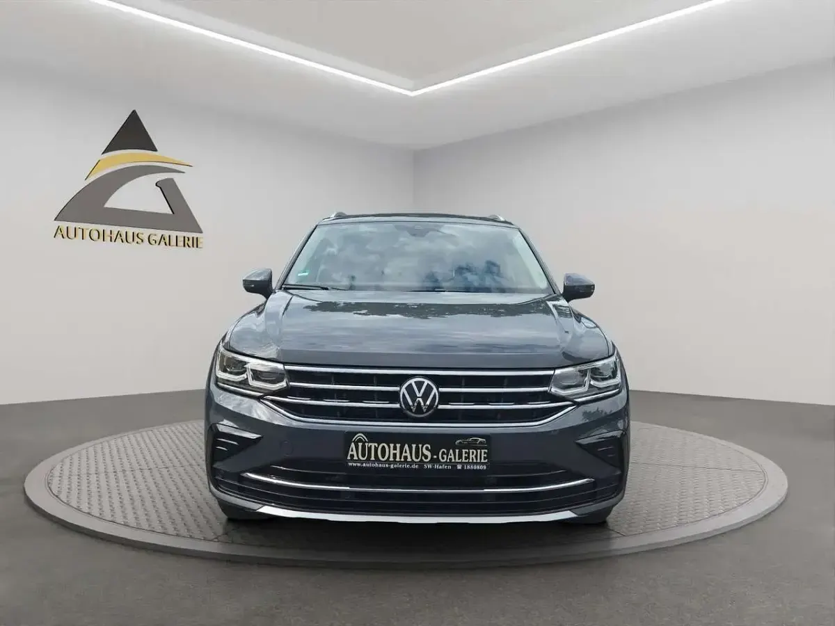 Gebraucht VW Tiguan Elegance 245 PS (180 kW) 2022 Grau SUV