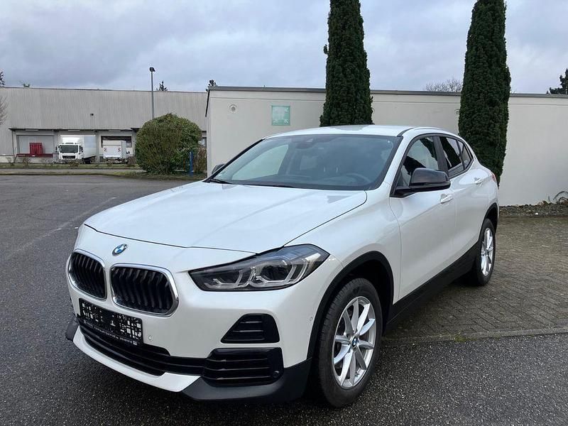 Weiß Gebraucht 2023 BMW X2 Sport Line SUV | 24.999 € (Guter Preis) - Bild 1/4