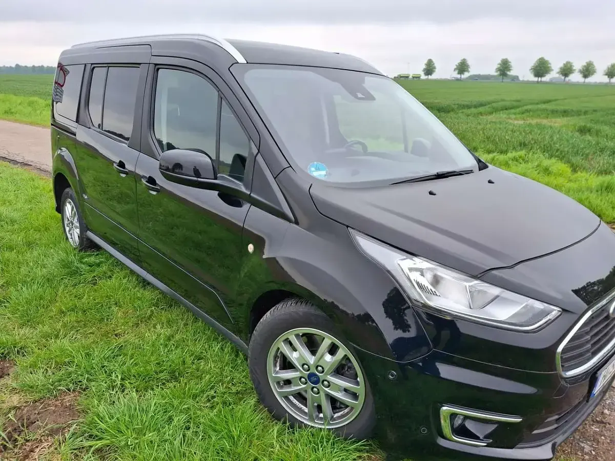 Gebraucht Ford Grand Tourneo Connect Titanium 120 PS (88 kW) 2019 Schwarz Van / Kleinbus