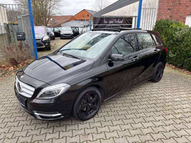 Schwarz Gebraucht 2013 Mercedes B180 Van / Kleinbus | 10.500 € (Fairer Preis) - Bild 1/4