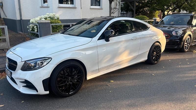 Weiß Gebraucht 2018 Mercedes C43 AMG AMG Coupé | 32.500 € (Superpreis) - Bild 1/4