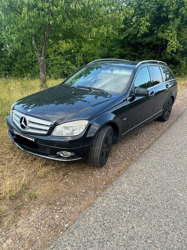 Schwarz Gebraucht 2010 Mercedes 220 Kombi | 2.999 € - Bild 1/4