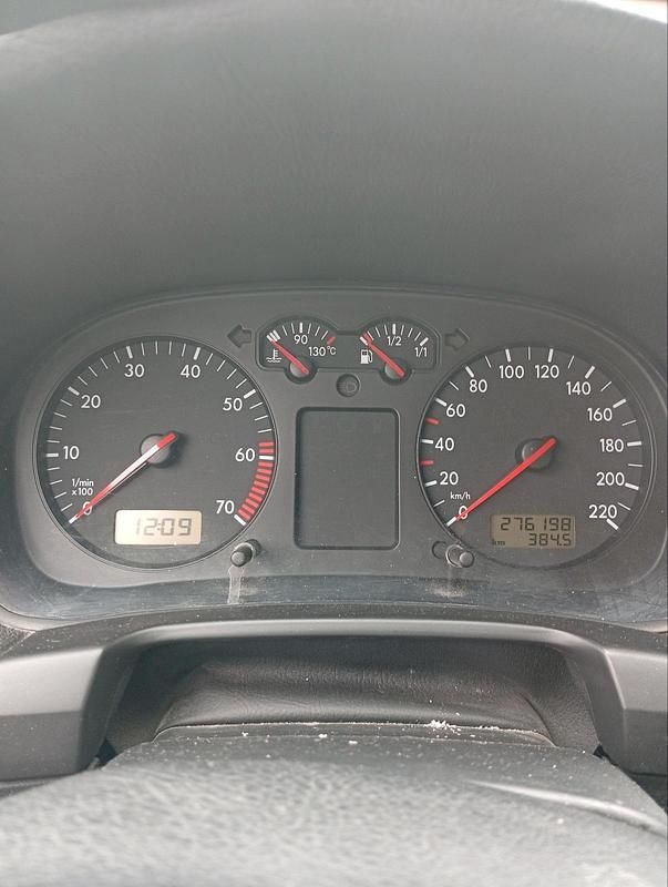 Silber Gebraucht 2000 VW Golf IV Kombi | 550 € (Guter Preis) - Bild 1/4