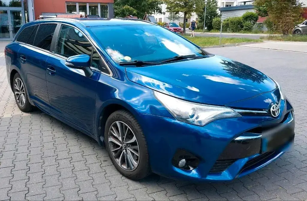 Gebraucht Toyota Avensis Edition-S 143 PS (105 kW) 2016 Blau Kombi