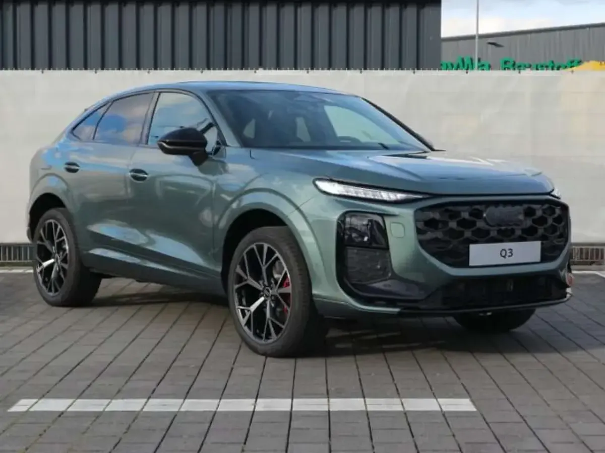 Neu Audi Q3 S-Line 272 PS (200 kW) 2025 Salbeigrün metallic SUV