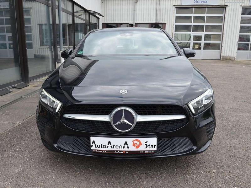 Gebraucht Mercedes A200 163 PS (119 kW) 2018 Kosmosschwarz  metalliclack Kleinwagen