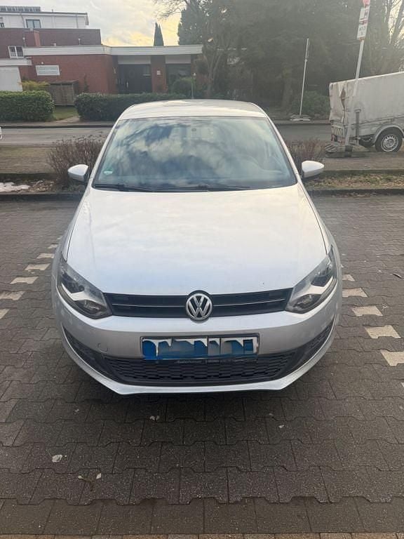 Silber Gebraucht 2010 VW Polo Limousine | 5.750 € (Guter Preis) - Bild 1/4