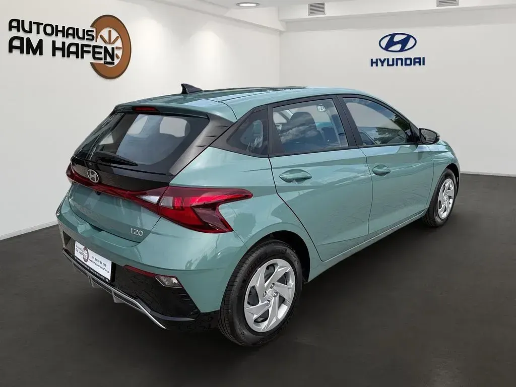 Neu Hyundai i20 Select 101 PS (74 kW) 2025 Grün Kleinwagen