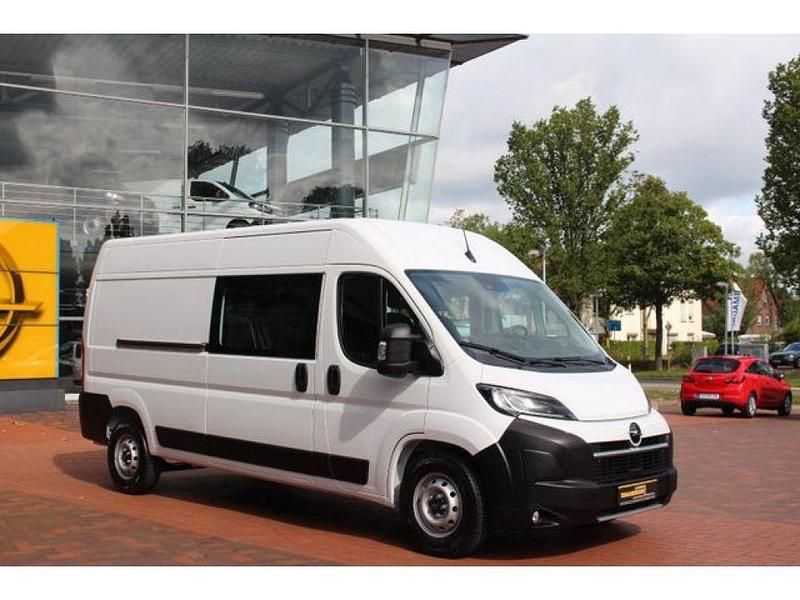 Weiss Gebraucht 2024 Opel Movano Van | 40.900 € - Bild 1/4