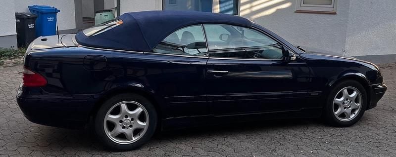 Blau Gebraucht 2001 Mercedes CLK230 Cabrio | 3.000 € (Guter Preis) - Bild 1/4
