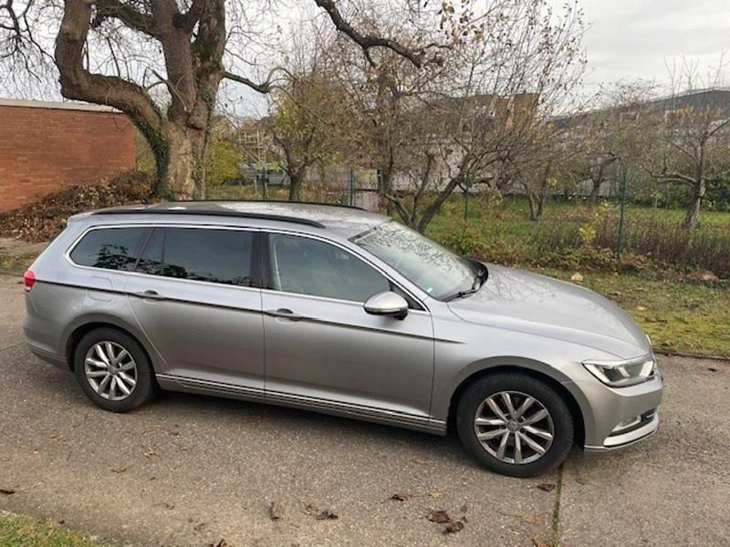 Grau Gebraucht 2018 VW Passat Kombi | 13.500 € (Superpreis) - Bild 1/4