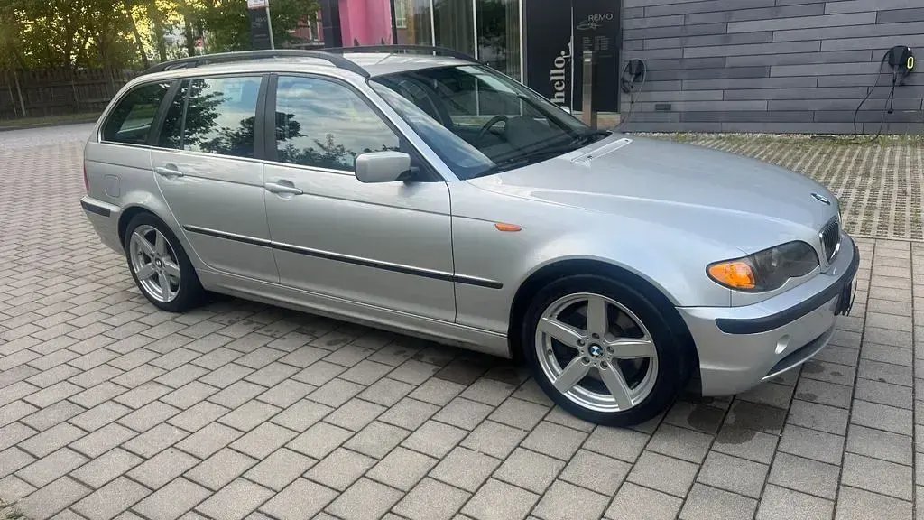 Gebraucht BMW 330 184 PS (135 kW) 2001 Titansilber Kombi