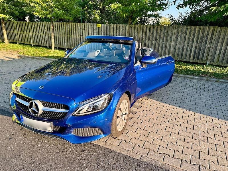 Gebraucht Mercedes C180 156 PS (114 kW) 2017 Blau Cabrio