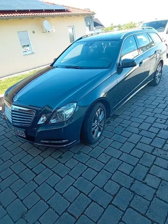 Gebraucht Mercedes E200 Elegance 184 PS (135 kW) 2012 Grau Limousine