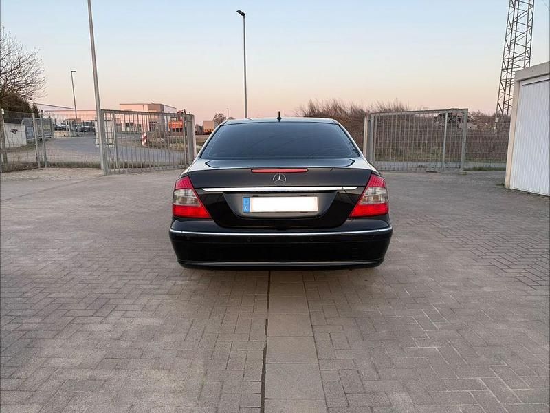 Gebraucht Mercedes E320 Avantgarde 224 PS (164 kW) 2007 Schwarz Limousine