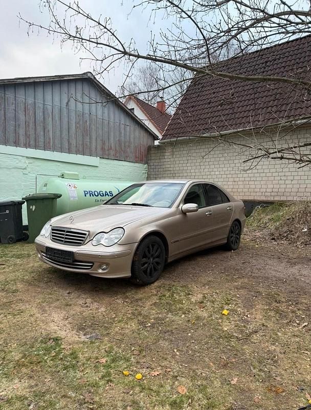 Gebraucht Mercedes C180 143 PS (105 kW) 2004 Gold Limousine