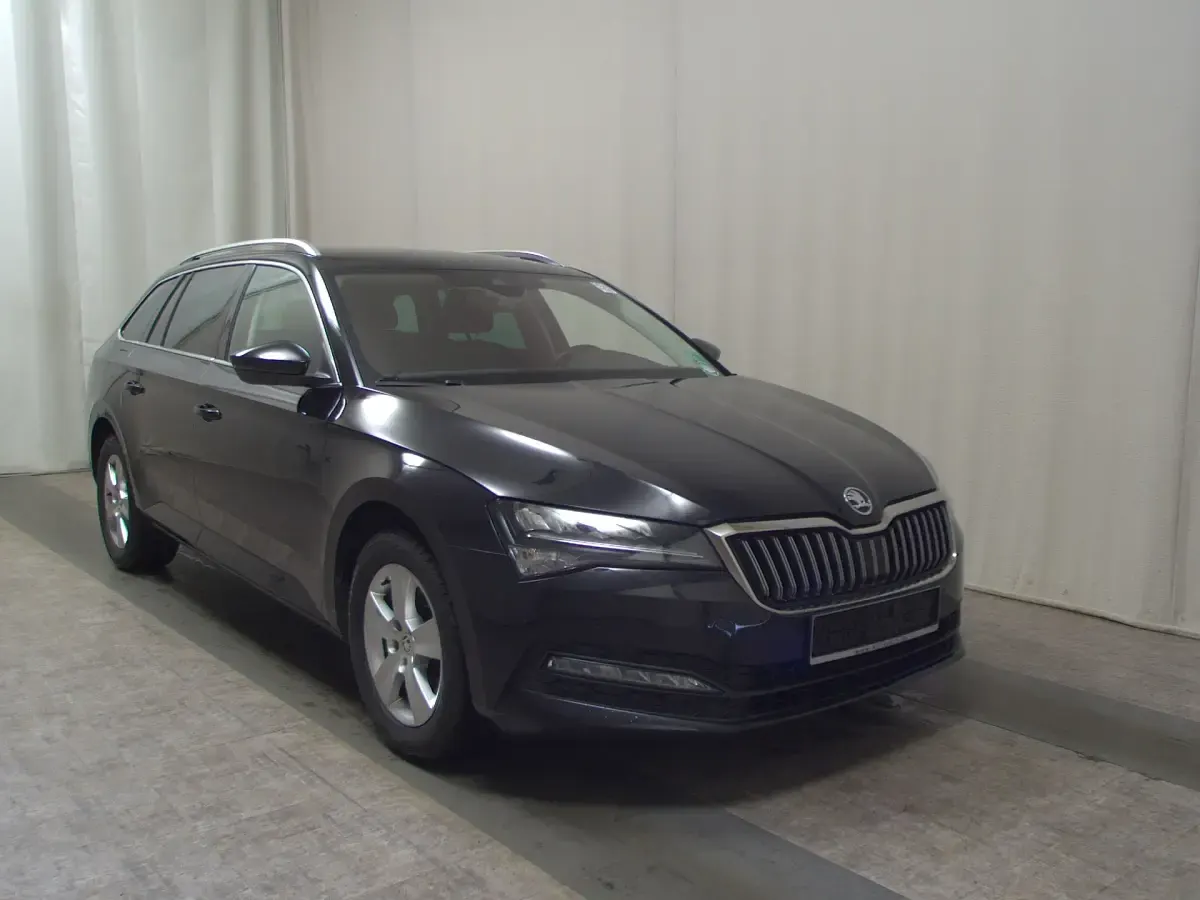 Gebraucht Skoda Superb Ambition 150 PS (110 kW) 2023 Schwarz Kombi