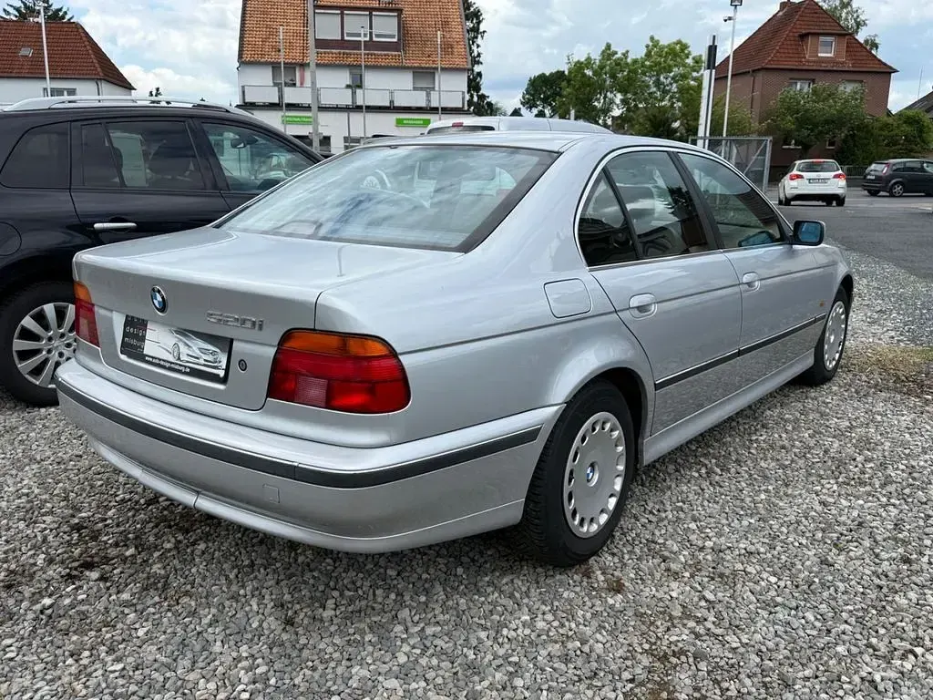 Gebraucht BMW 520 150 PS (110 kW) 1998 Silber Limousine
