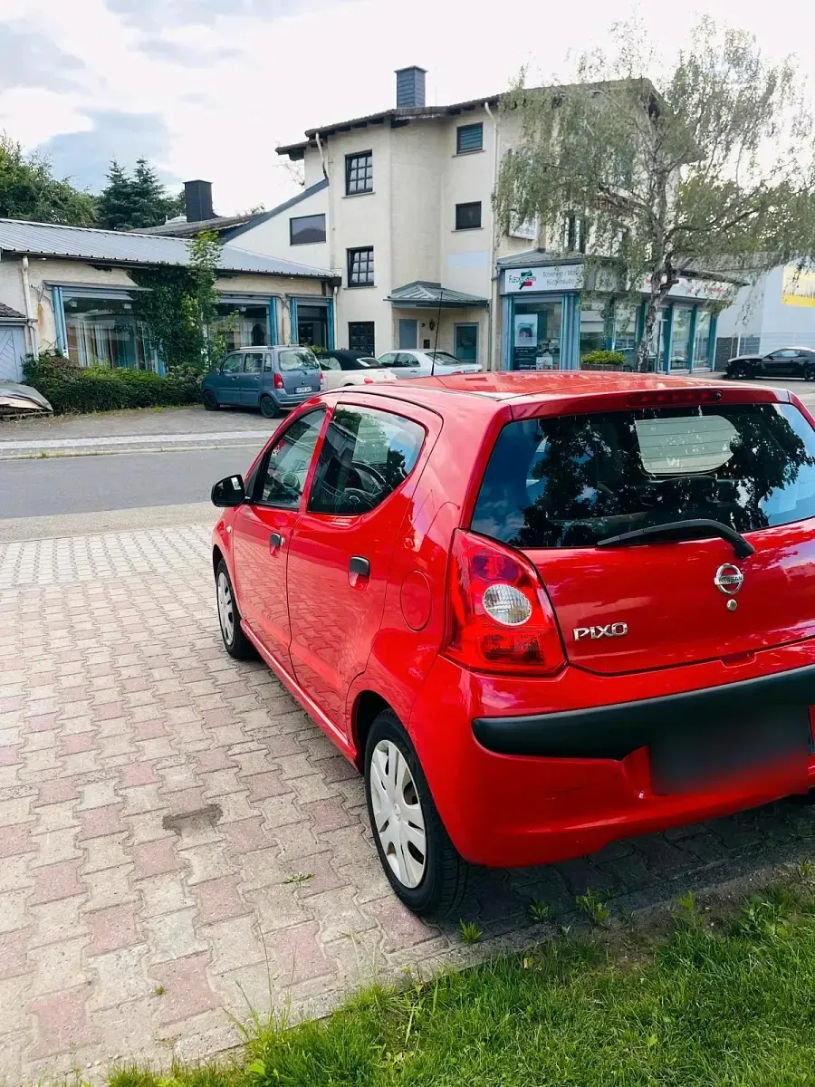 Gebraucht Nissan Pixo 68 PS (50 kW) 2010 Rot Kleinwagen