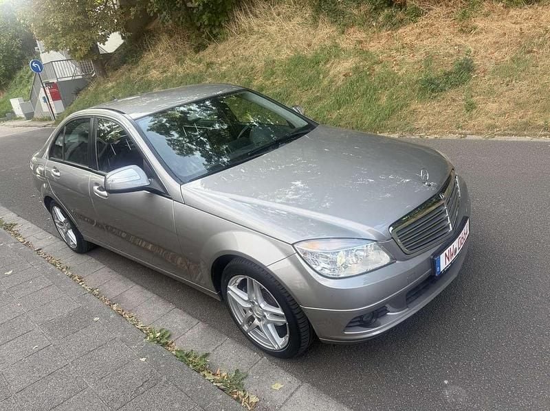 Cubanitsilber Gebraucht 2007 Mercedes C200 Limousine | 6.500 € (Superpreis) - Bild 1/4