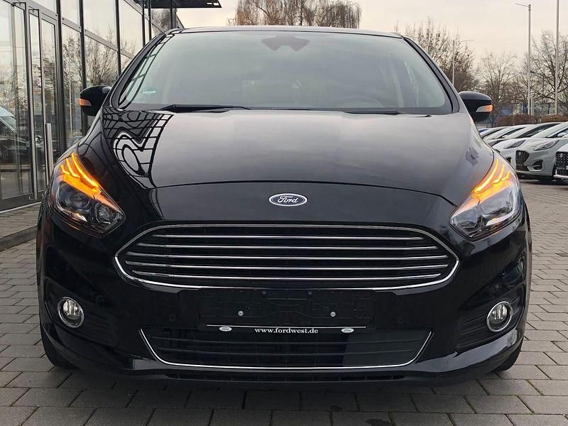 Gebraucht Ford S-MAX Titanium 179 PS (131 kW) 2017 Schwarz Van / Kleinbus