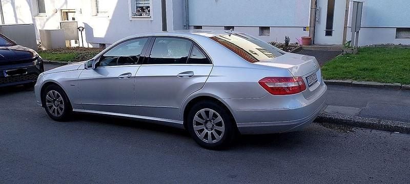 Gebraucht Mercedes E220 Elegance 170 PS (125 kW) 2009 Silber Limousine