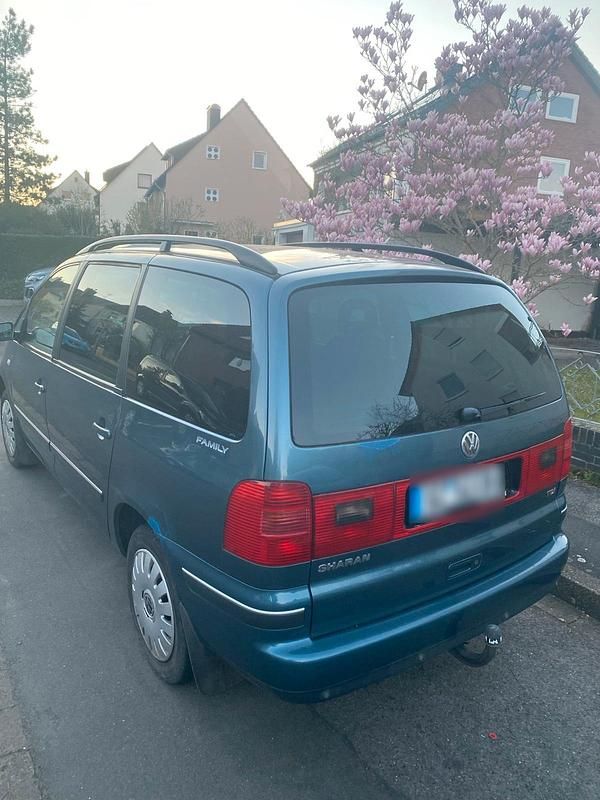 Second-hand VW Sharan 116 CP (85 kW) 2002 Albastru Monovolum