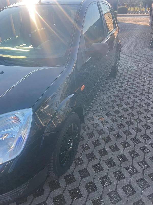 Gebraucht Ford Fiesta 65 PS (47 kW) 2004 Kleinwagen
