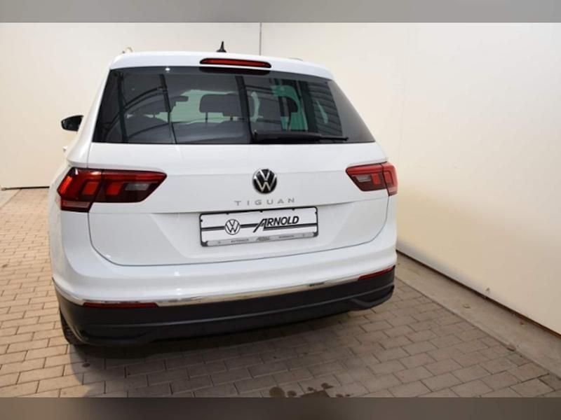 Gebraucht VW Tiguan United 122 PS (89 kW) 2021 Pure white SUV