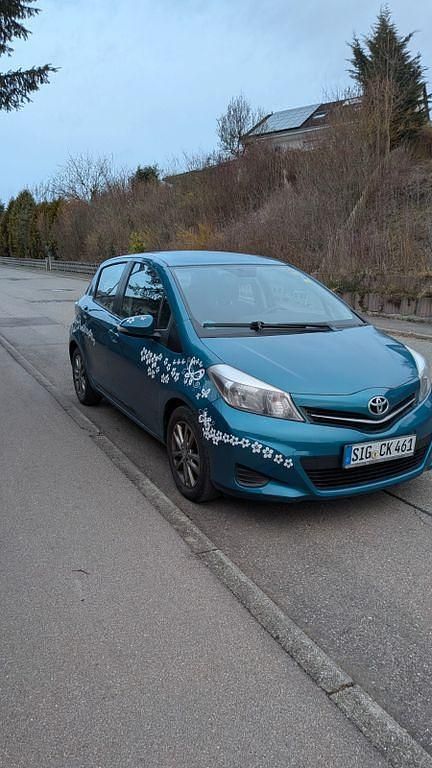 Gebraucht Toyota Yaris Edition 99 PS (72 kW) 2014 Blau Kleinwagen