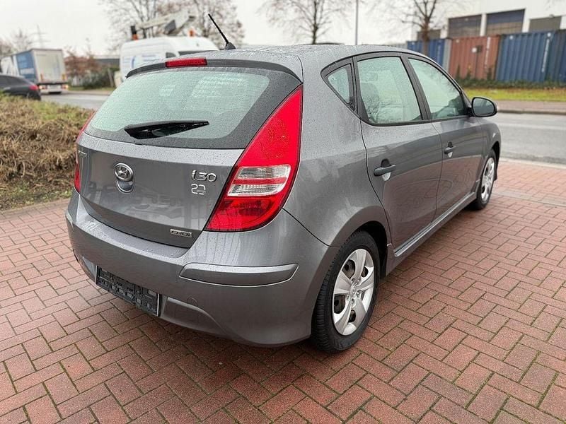 Gebraucht Hyundai i30 Edition 90 PS (66 kW) 2012 Grau Limousine