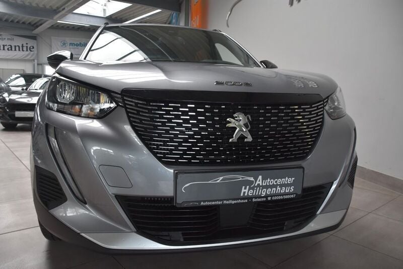 Grau Gebraucht 2023 Peugeot 2008 Allure SUV | 17.280 € (Superpreis) - Bild 1/4