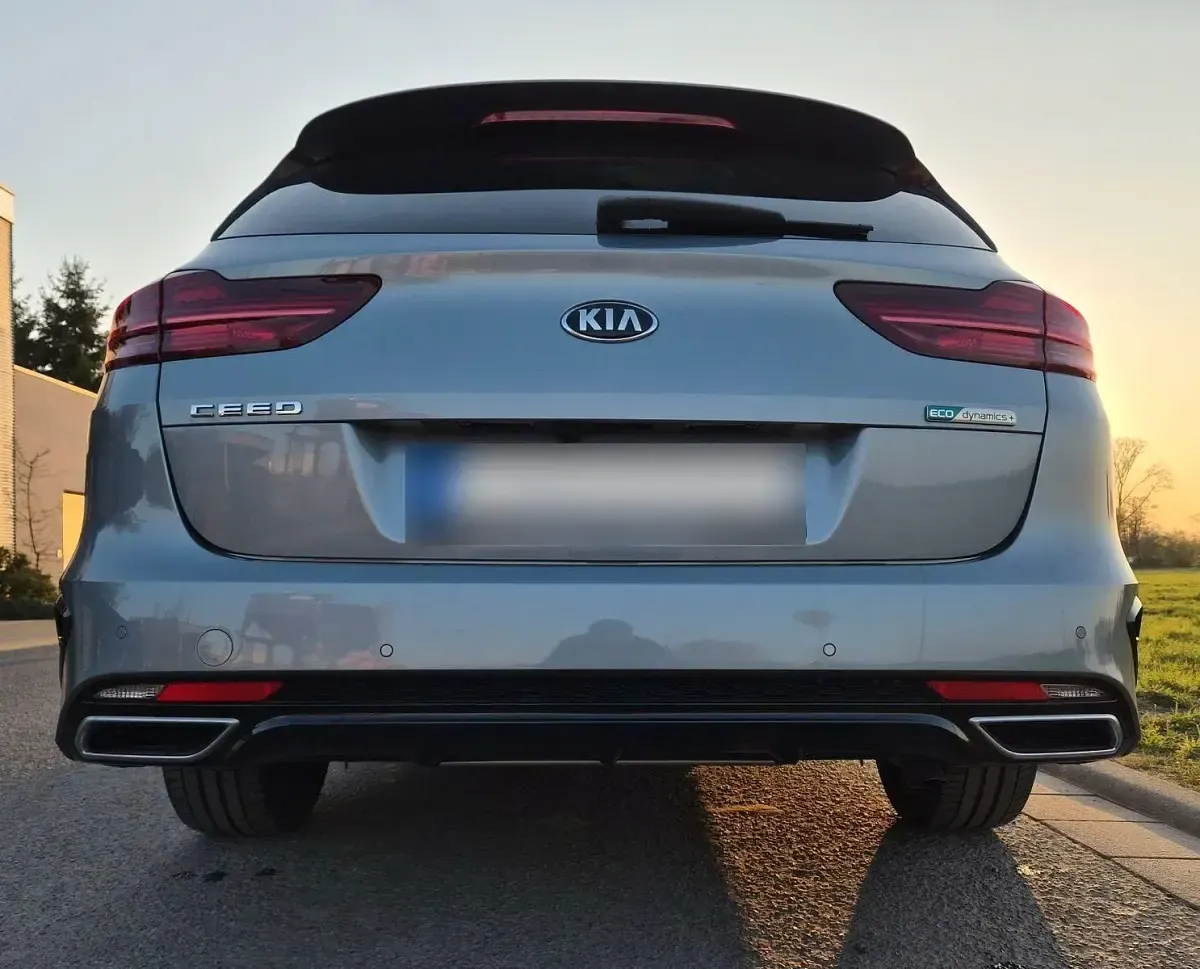 Gebraucht Kia Ceed Sportswagon Platinum 105 PS (77 kW) 2021 Blau Kombi