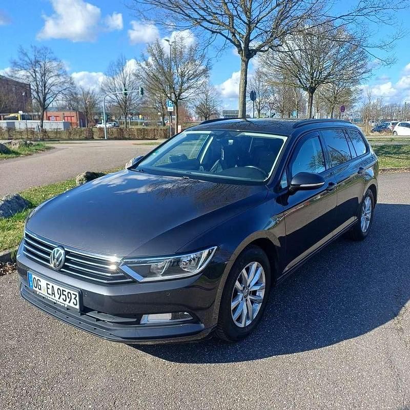 Gebraucht VW Passat Trendline 150 PS (110 kW) 2019 Grau Limousine