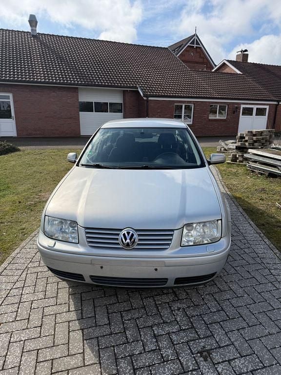 Gebraucht VW Bora Basis 101 PS (74 kW) 1999 Silber Limousine