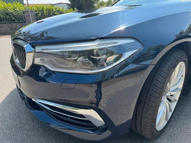 Blau Gebraucht 2018 BMW 530 Kombi | 27.900 € (Fairer Preis) - Bild 1/4