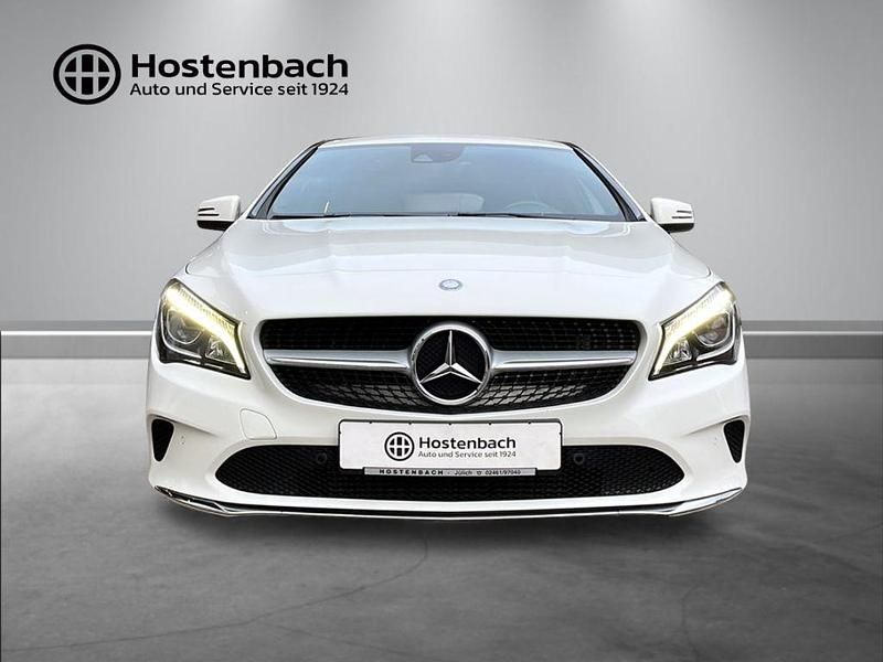 Gebraucht Mercedes CLA200 Shooting Brake 156 PS (114 kW) 2017 Weiss Kombi
