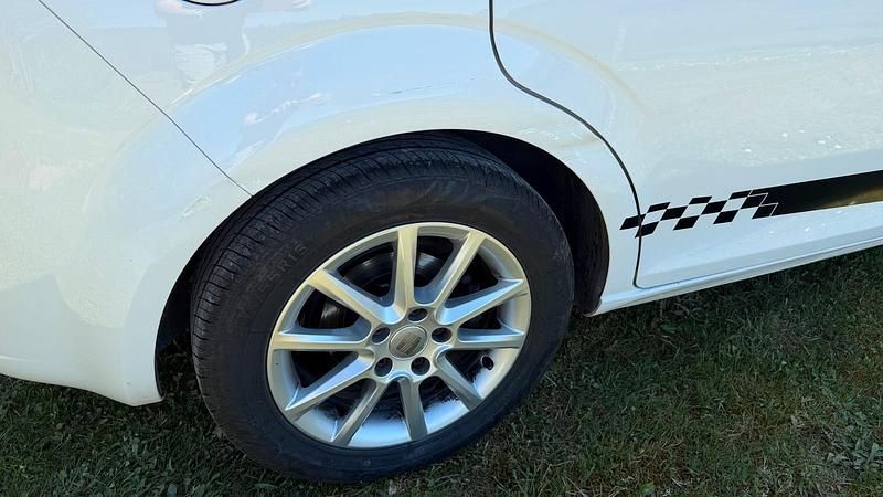 Usata Seat Leon 125 CV (91 kW) 2012 Bianco Utilitaria