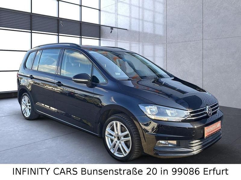 Schwarz Gebraucht 2016 VW Touran Comfortline Van / Kleinbus | 11.790 € (Fairer Preis) - Bild 1/4