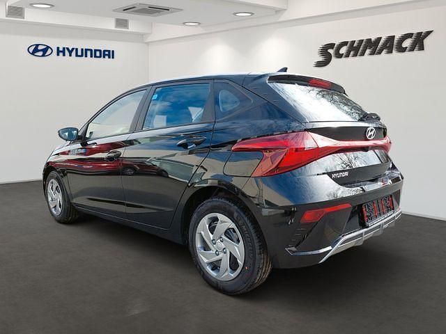 Neu Hyundai i20 Select 101 PS (74 kW) 2025 Grau Limousine