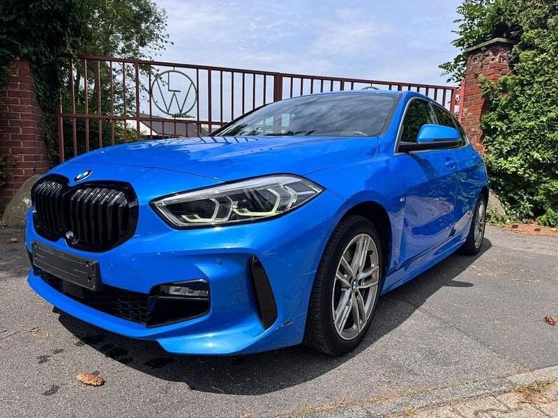 Blau Gebraucht 2020 BMW 118 M Sport Kleinwagen | 14.290 € - Bild 1/4