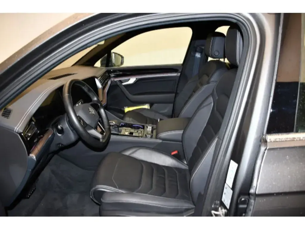 Gebraucht VW Touareg Elegance 286 PS (210 kW) 2024 Siliziumgrau metallic (metallic) SUV