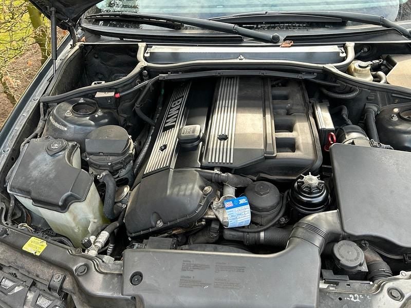 Second-hand BMW 320 170 CP (125 kW) 2001 Negru Break