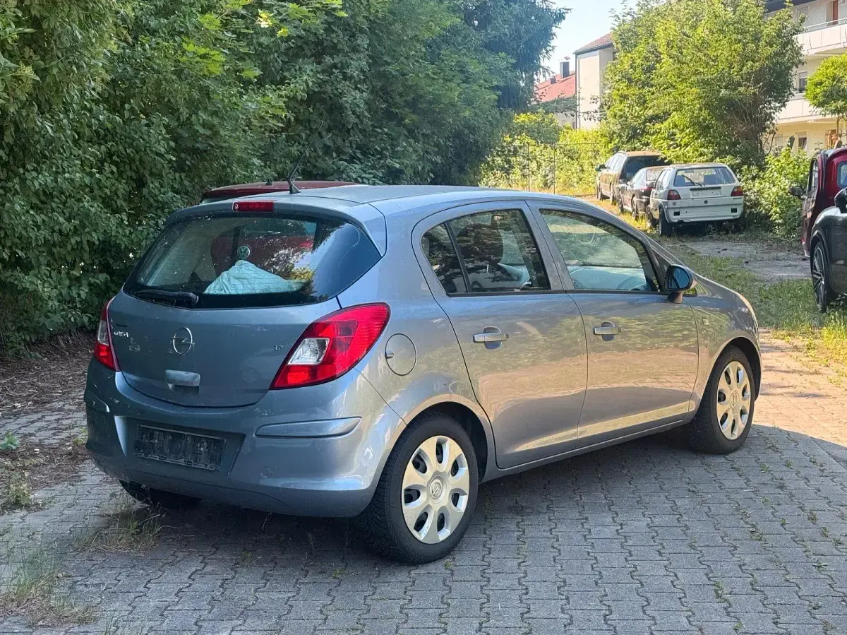 Gebraucht Opel Corsa 80 PS (58 kW) 2008 Silber Kleinwagen