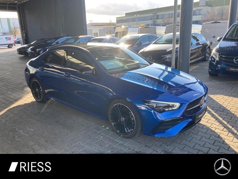 Blau Gebraucht 2023 Mercedes CLA220 AMG Limousine | 44.300 € (Teuer) - Bild 1/4