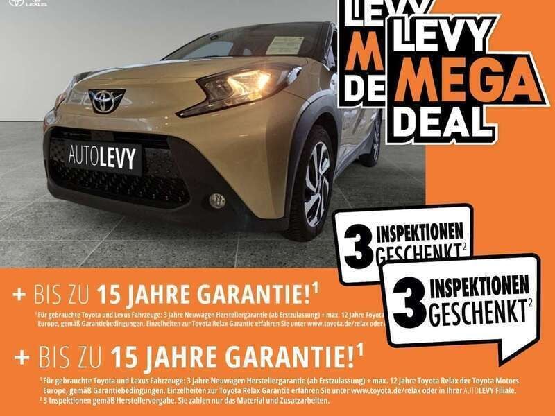 Ginger beige 4u9/ black mica 2 Gebraucht 2024 Toyota Aygo Team Kleinwagen | 15.690 € (Fairer Preis) - Bild 1/4