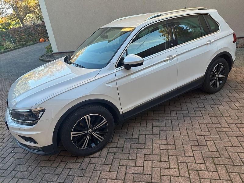 Weiß Gebraucht 2017 VW Tiguan Sound SUV | 18.900 € (Fairer Preis) - Bild 1/4