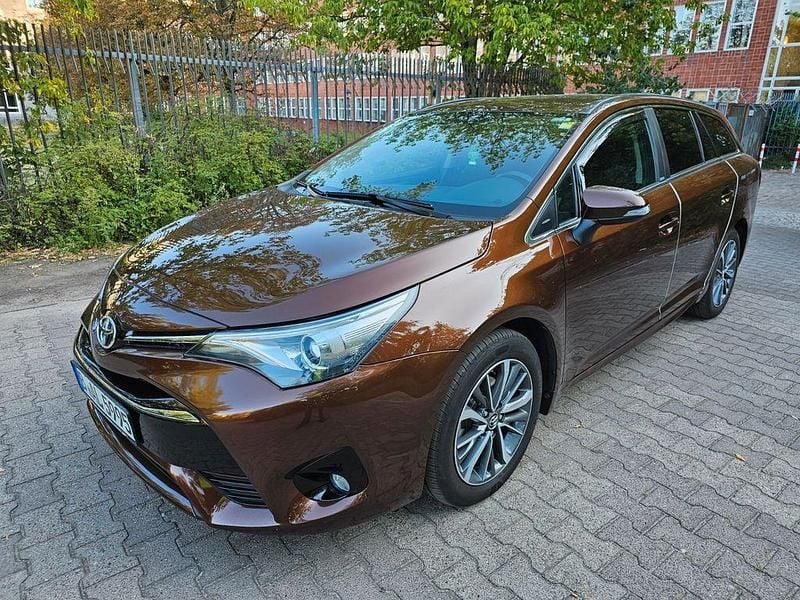 Braun Gebraucht 2016 Toyota Avensis Edition-S Kombi | 14.800 € (Fairer Preis) - Bild 1/4