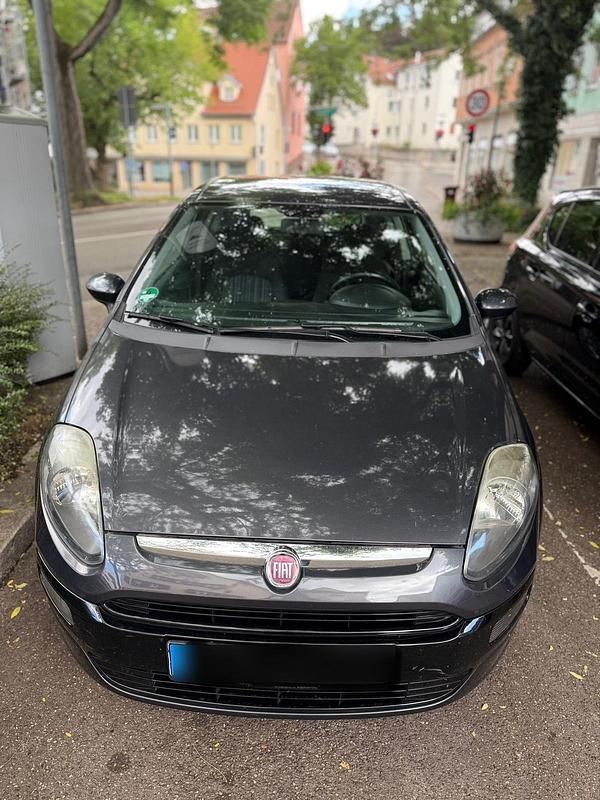 Grau Gebraucht 2011 Fiat Punto Kleinwagen | 2.200 € (Guter Preis) - Bild 1/4