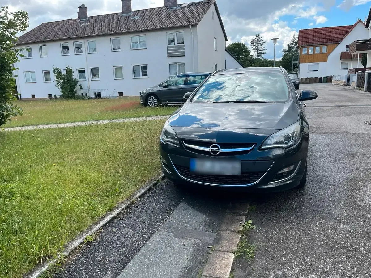 Gebraucht Opel Astra 2014 Schwarz Limousine